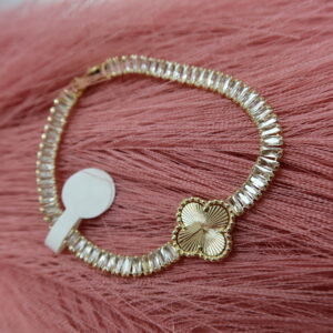 One trebol bracelet