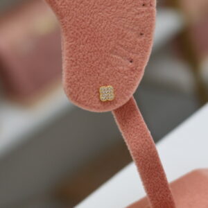 Mini trebol earring