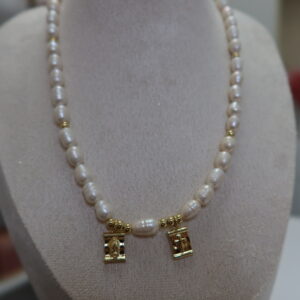 Escapulario pearls necklace