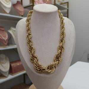 Holly necklace