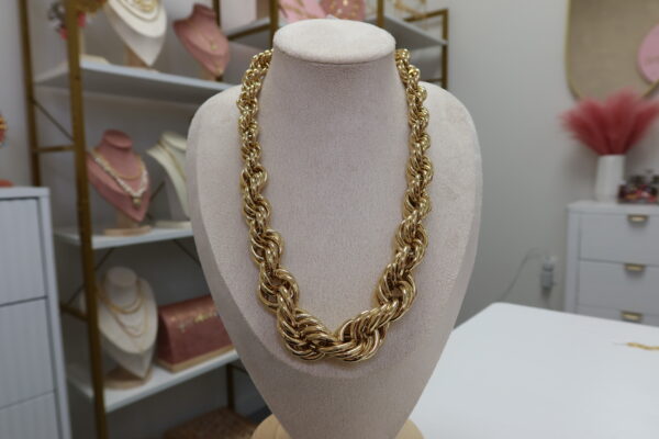 Holly necklace