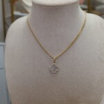 White trebol necklace