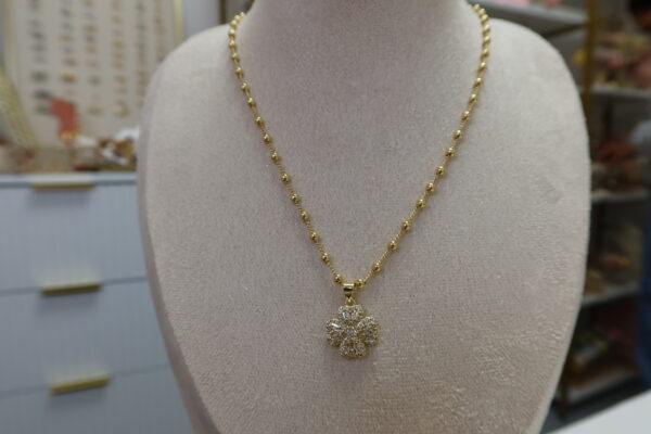 Balin trebol necklace